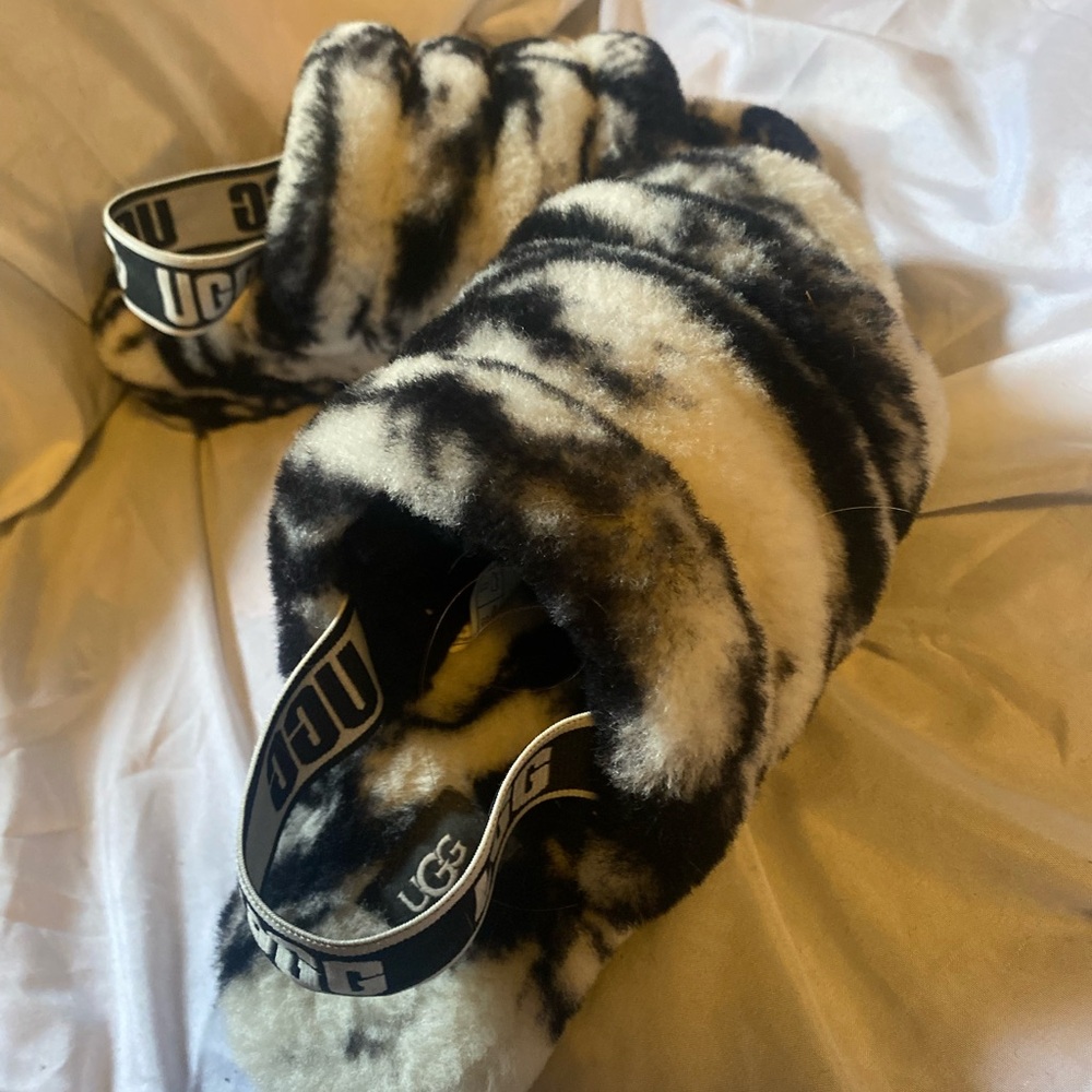 Ugg Slippers Sizes 7 Barely Used. I Don’t Not Use… - image 2